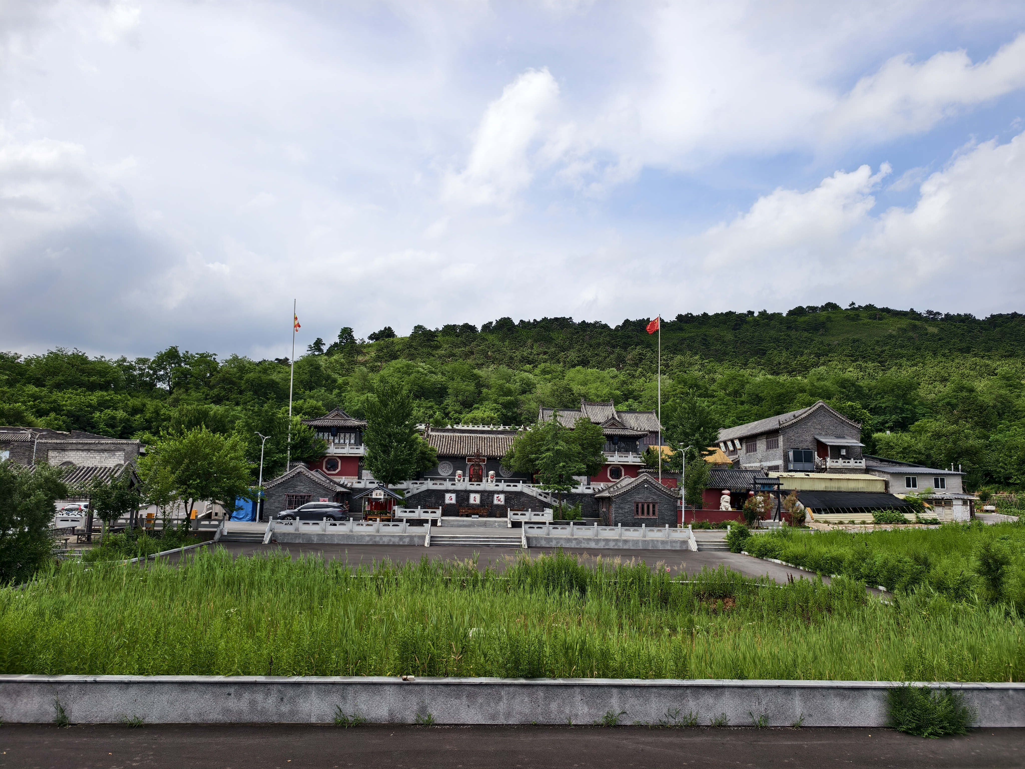 辽阳文圣区唐户屯永宁寺始建于明代,寺院后面塔林中的园公塔是明代