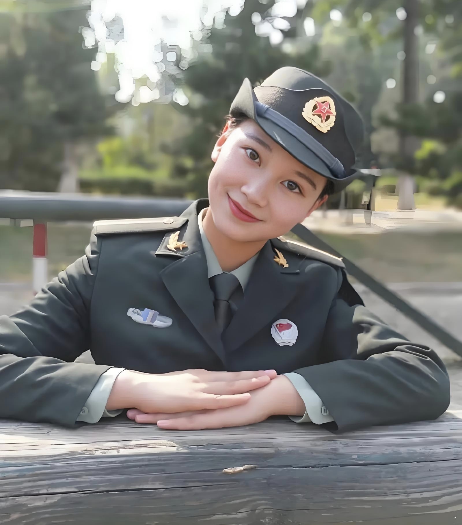 这才是我国女兵的风采. 柔肩担重任,女兵勇往直前