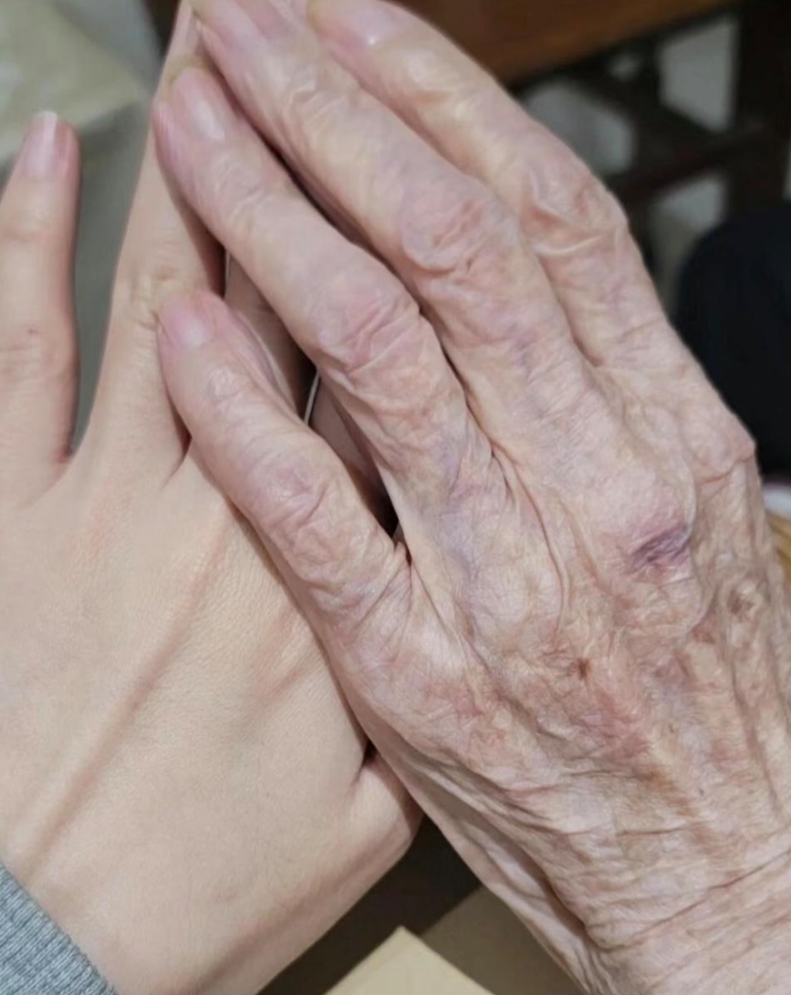 要是男人手软绵绵的,往往一生过得清闲自在. 2