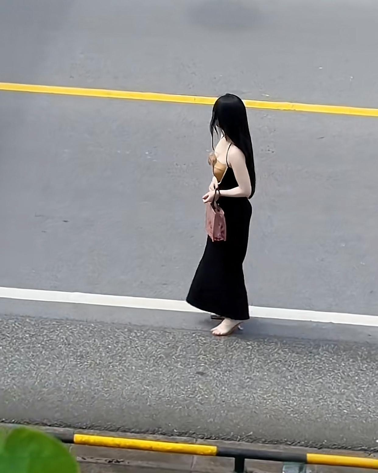 最近,四川有位女子凭借独特的"菜市场时尚",引起了大家的广泛关注