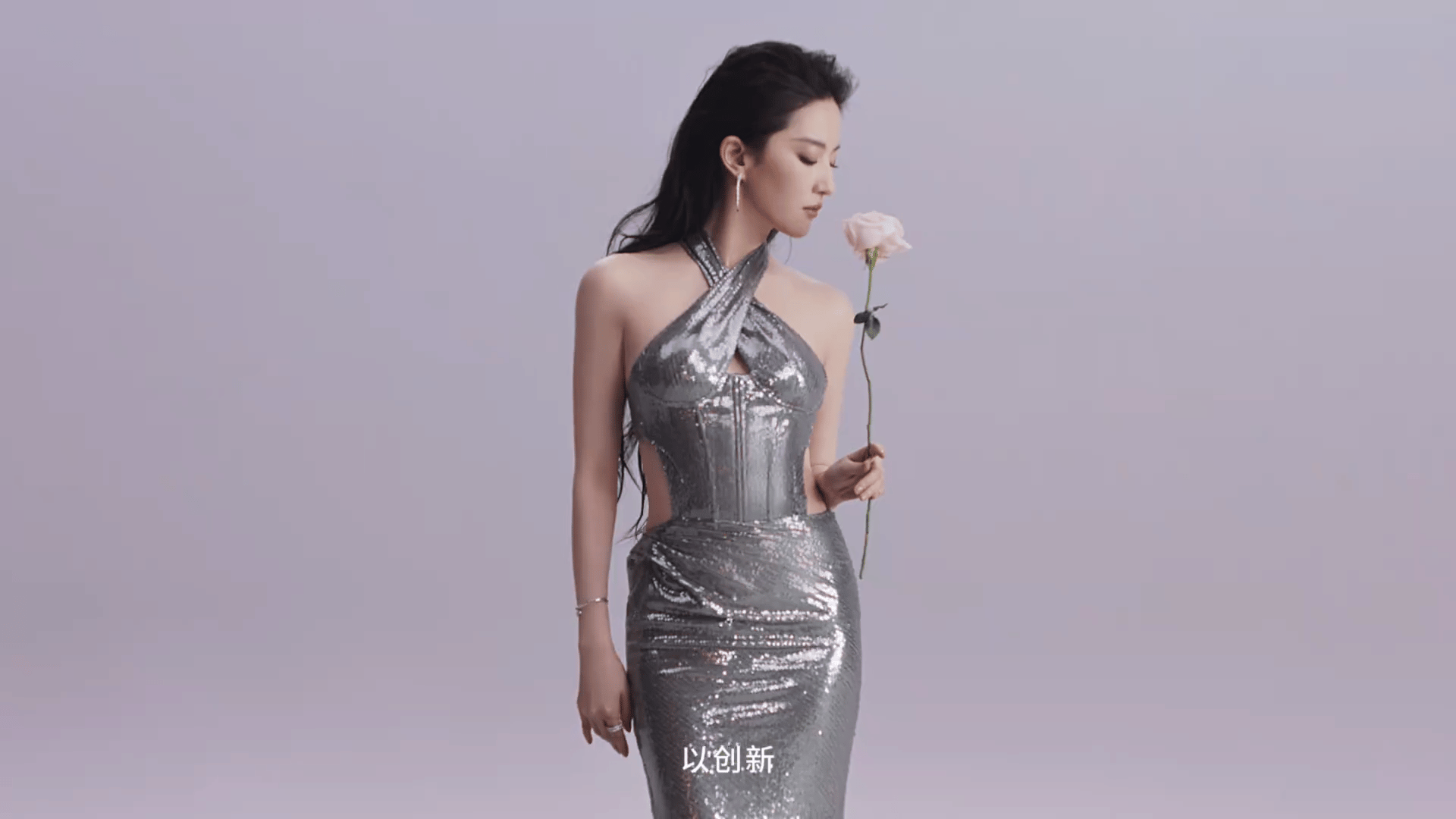 官宣：刘亦菲正式出任鸿蒙智行智界品牌代言人，旗舰MPV智界V9同步亮相-有驾