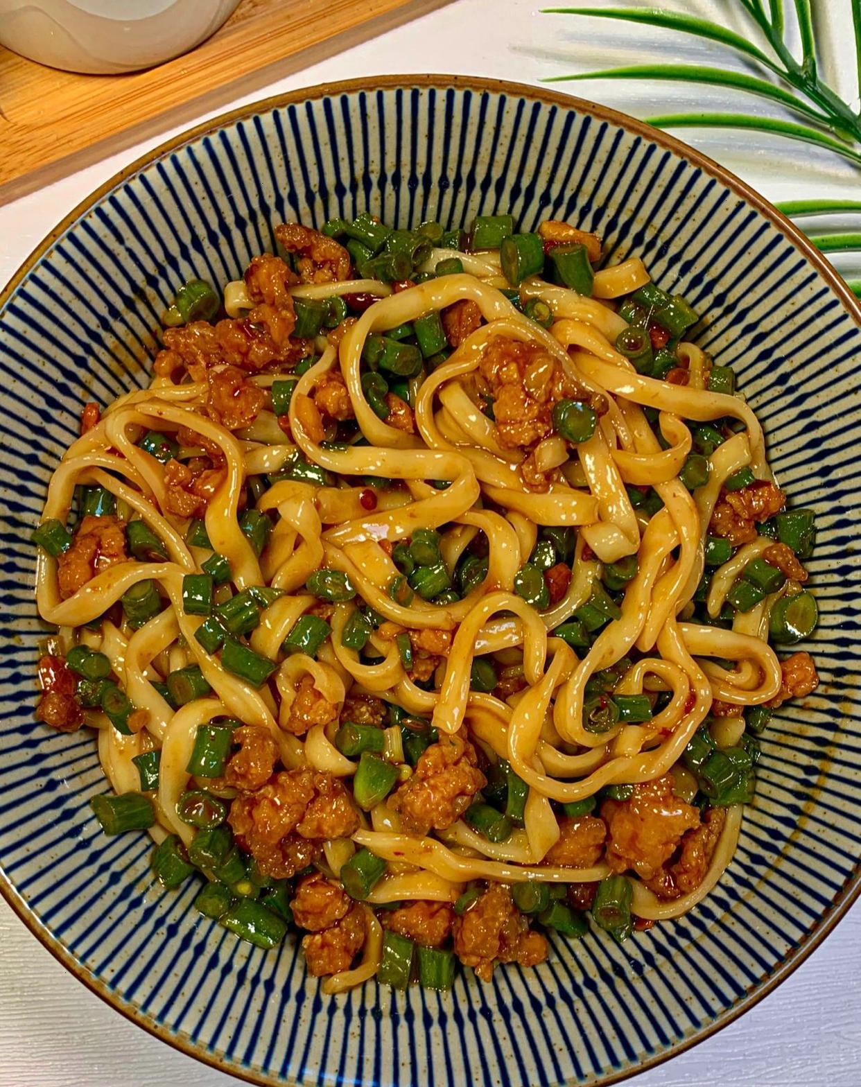 今天给大家分享的是肉沫豆角打卤面很鲜很好吃想吃的赶快做起来吧