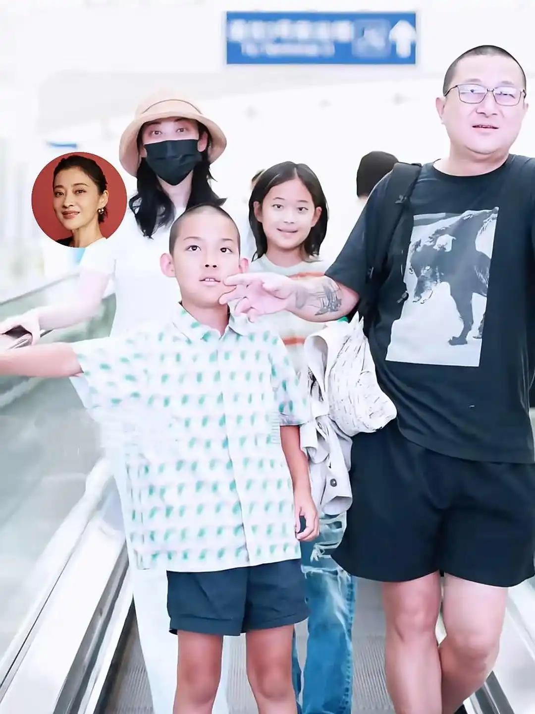 这次儿子难得露面看着遗传了爸爸的好基因梅婷事业家庭都顺顺当当的