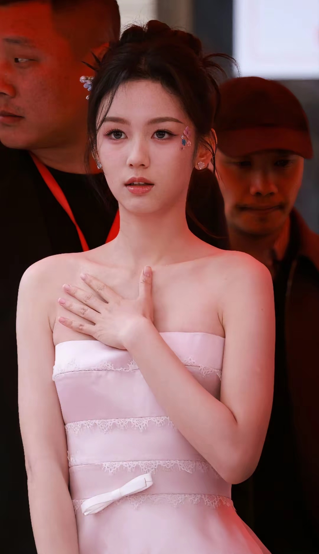 女星被夸近乎完美 有网友夸一女星是娱乐圈最完美的除了胸小五官啥