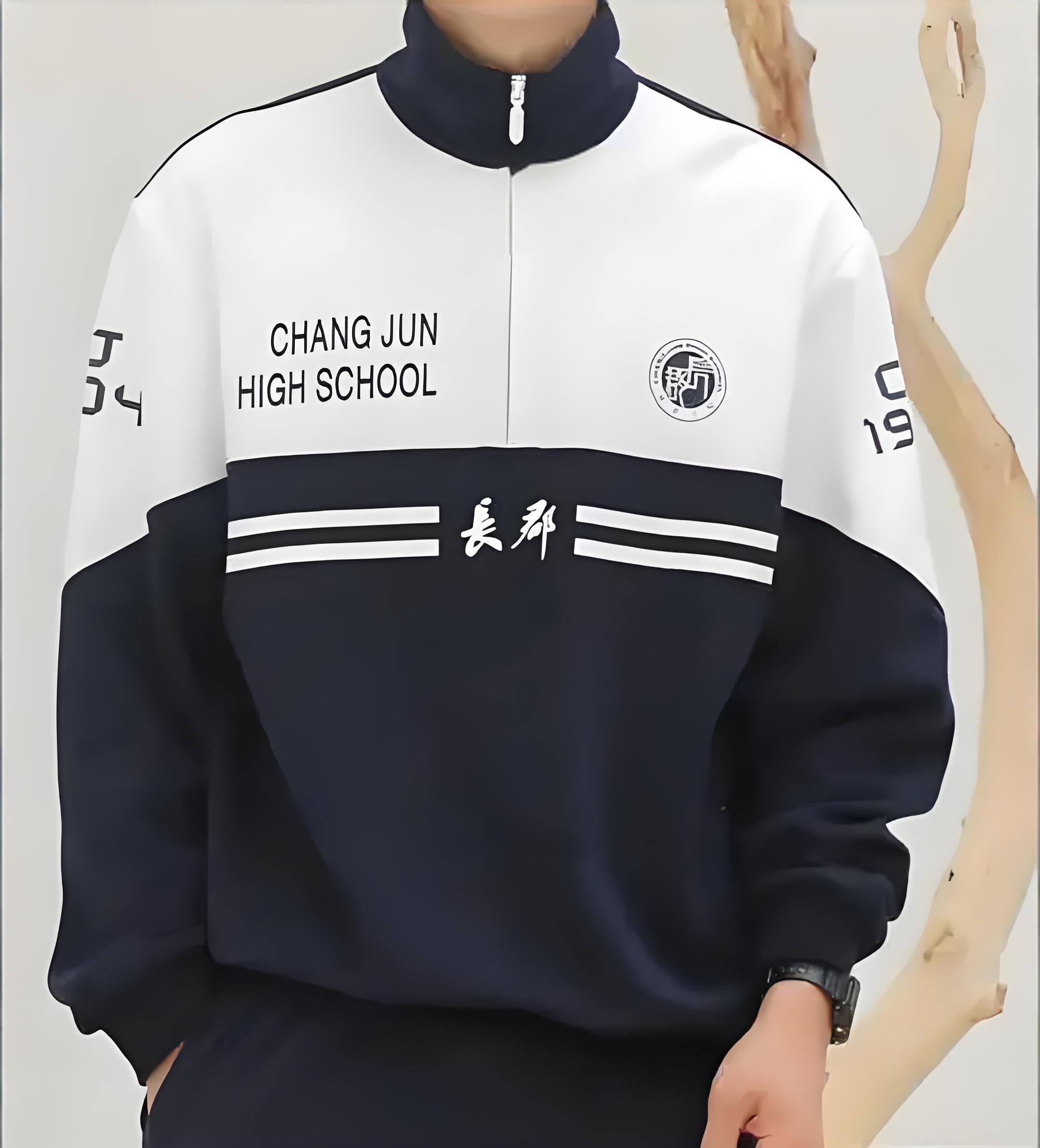 长沙学生校服撞衫lv,年轻人为何抛弃1.6万大衣选择86元校服