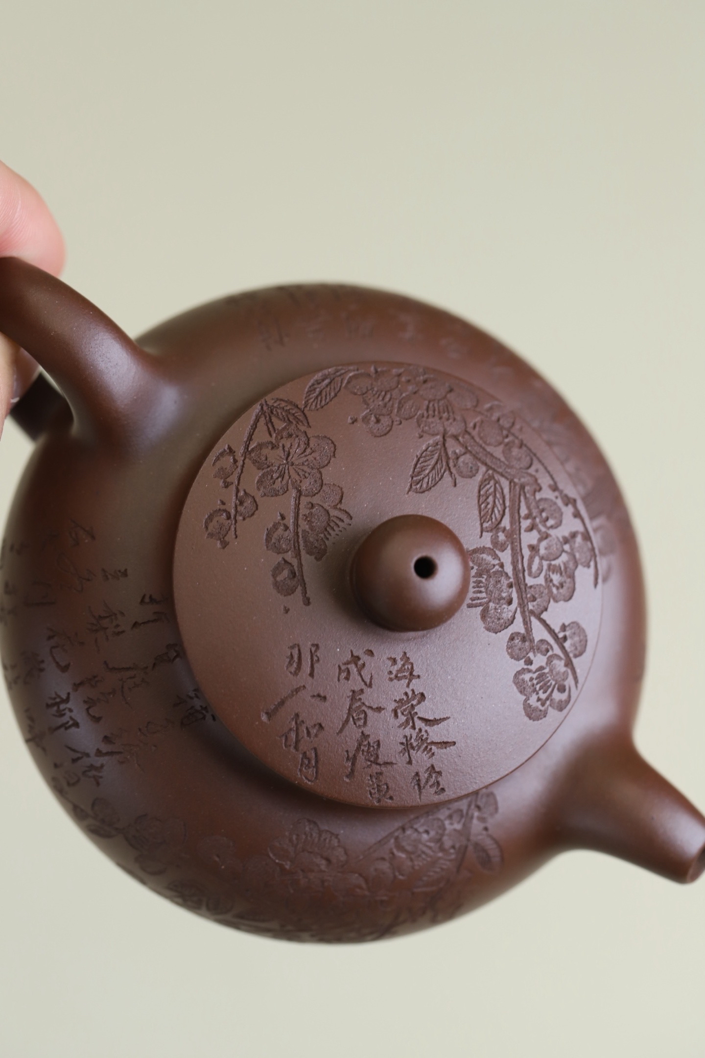 一,浴后轻拂干爽 每次沉浸于茶汤的洗礼后,应以沸水