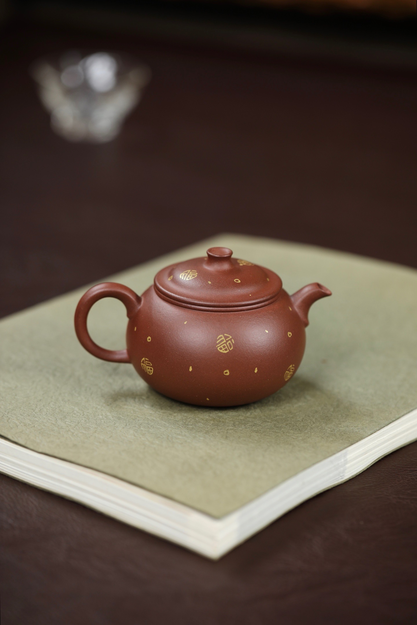 线条简约而不失灵动,素朴中蕴藏高贵