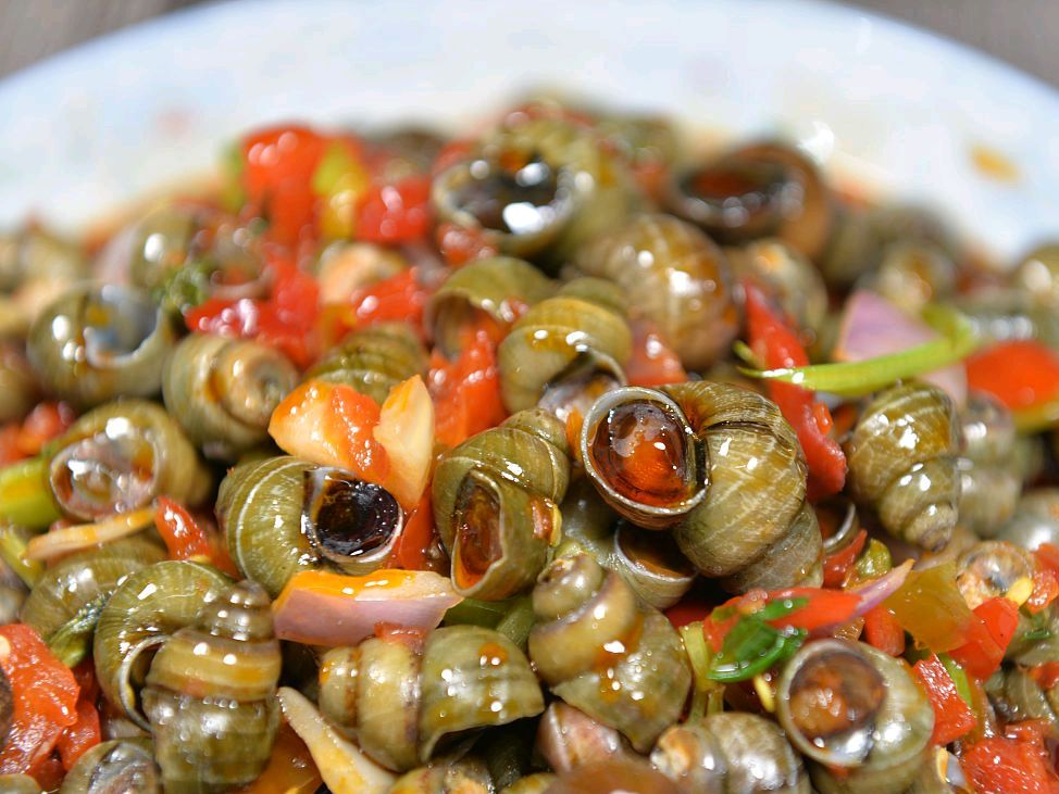 夏日吮指必备美味!解锁香辣炒田螺秘方,15分钟轻松学会