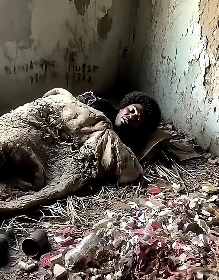 她满心期待要嫁到非洲,可真正成了非洲的媳妇,面对的却是漏水的土坯房