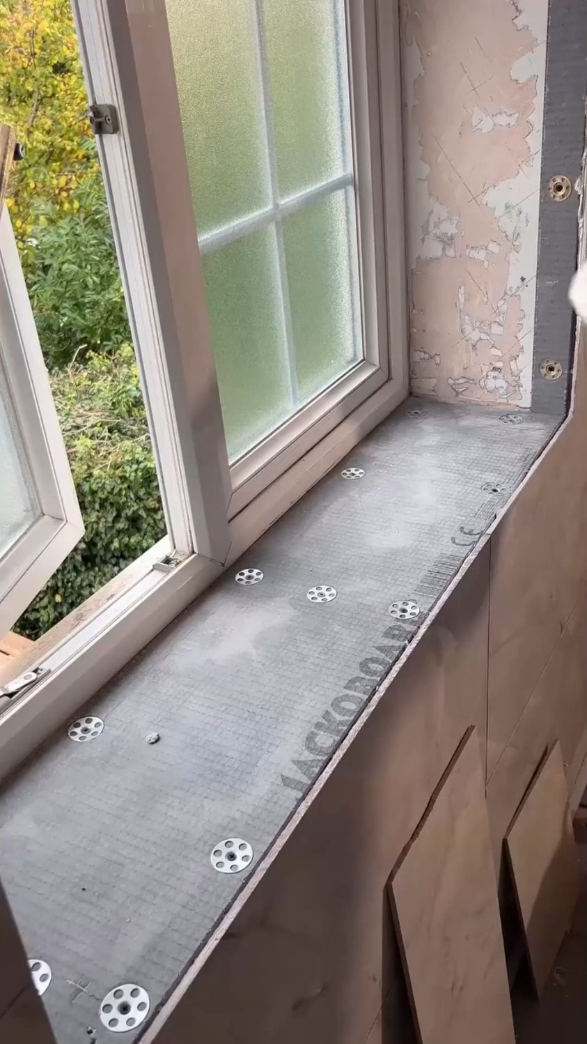 窗户贴瓷砖严丝合缝,手艺值得称道