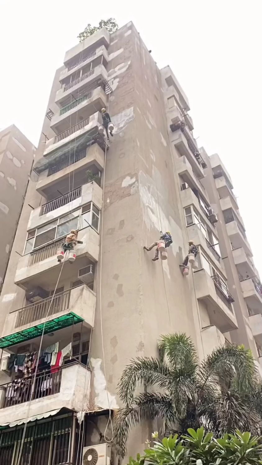 高层建筑刷外墙,胆子小的不能干