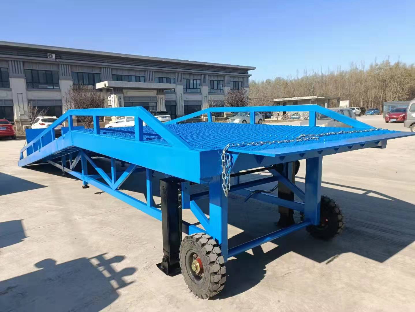 山东登车桥：物流效率提升的新引擎
