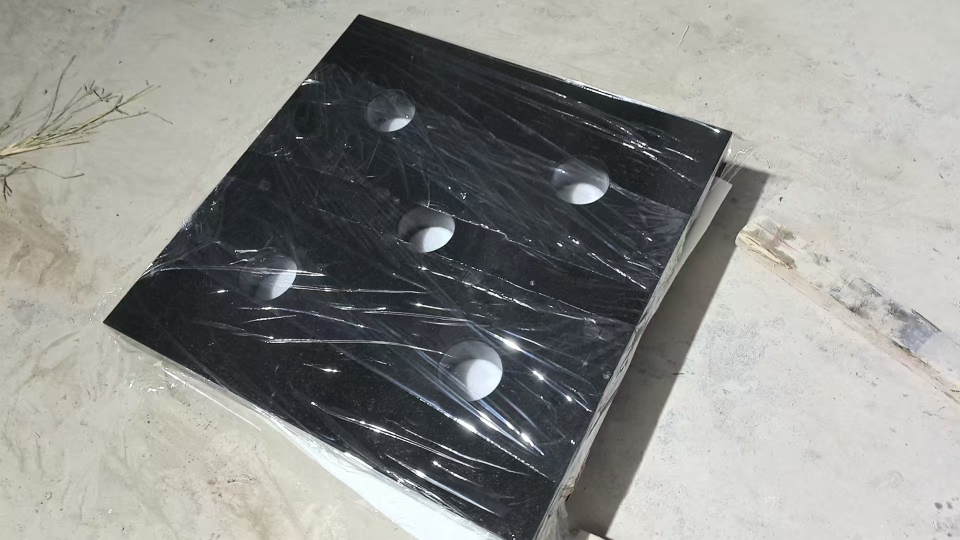 大理石方尺800×800mm上面打几个孔?