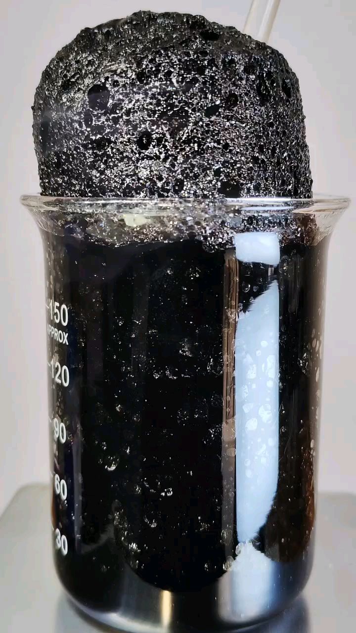 黑面包你需要挖一勺吗