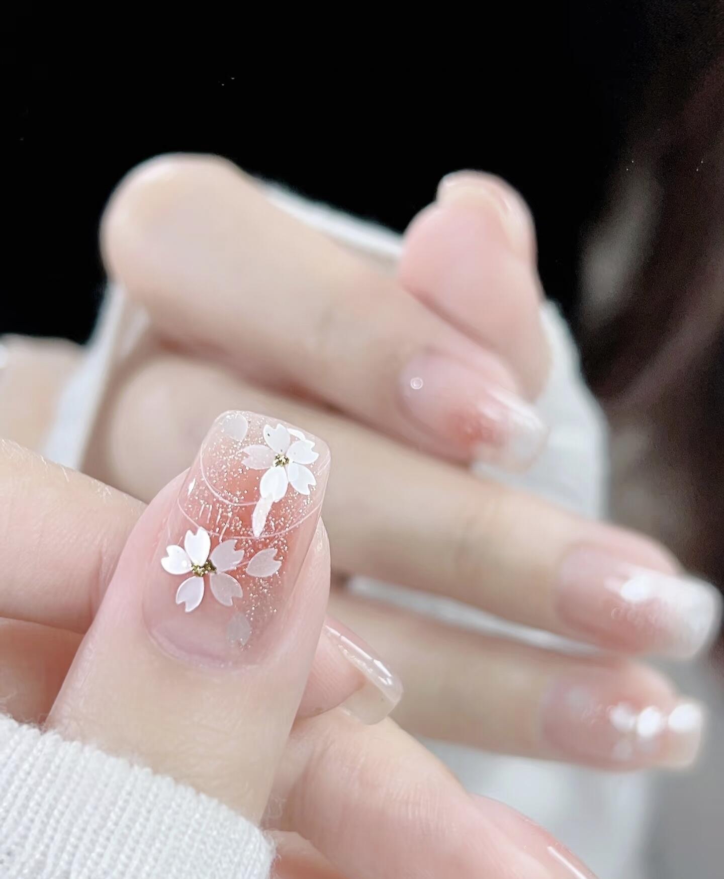 美甲款式樱花美甲樱花姐姐大气显手白的美甲图片温柔美甲图片春天超显