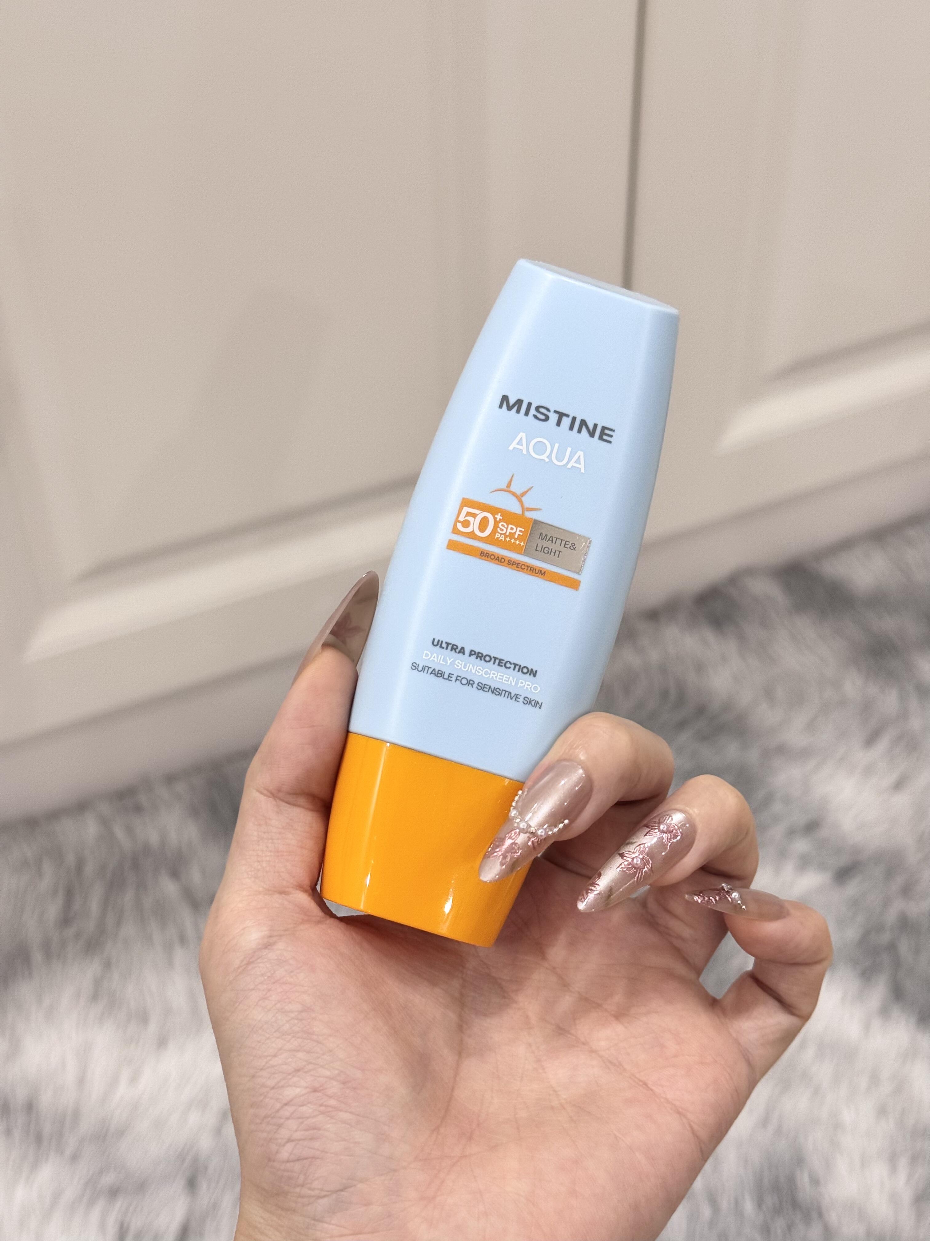 而且人家还自带提亮万本防晒霜