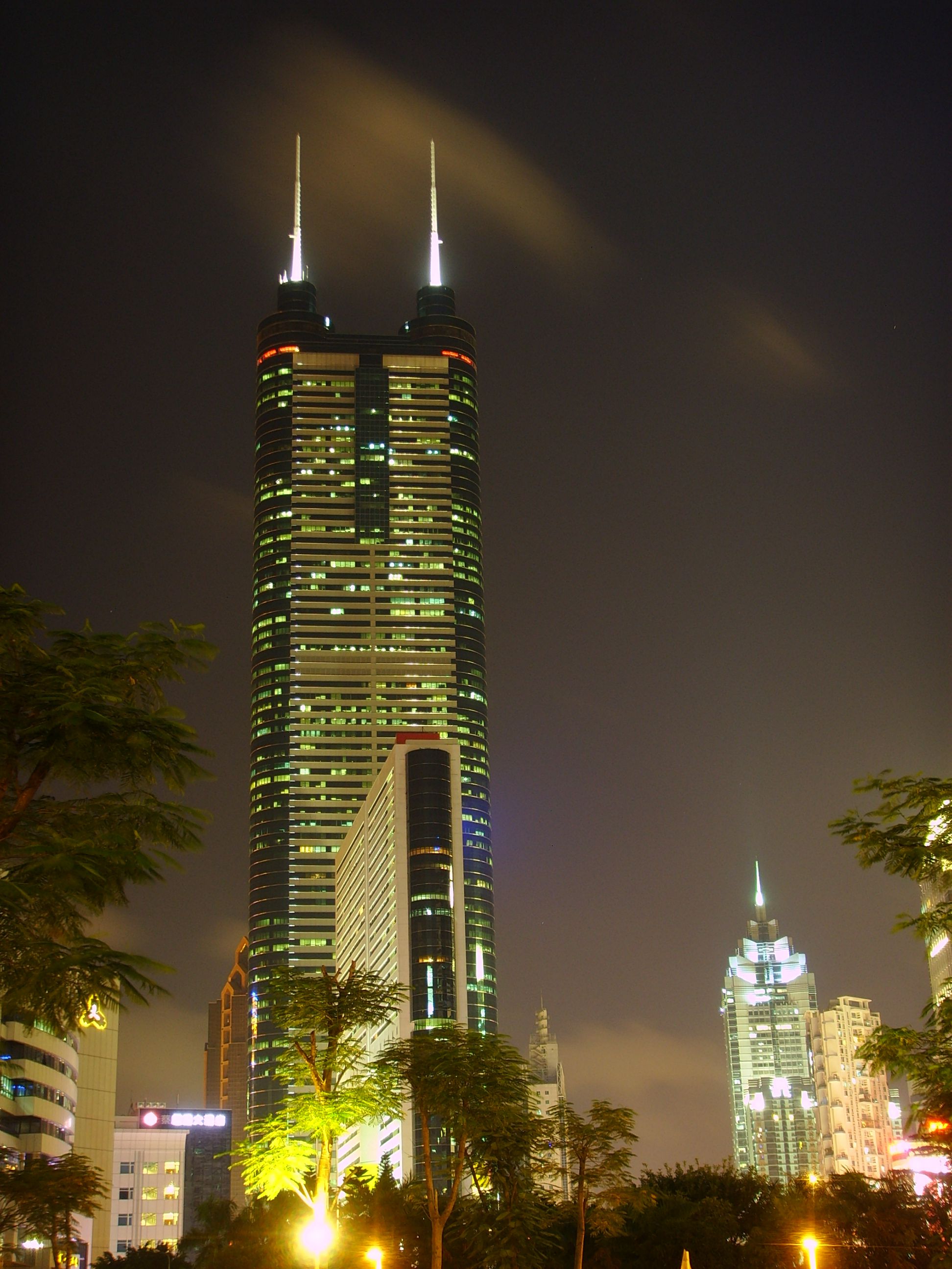 他也是亚洲第一高楼,在中国摩天高楼发展历史上占有举足轻重的作用