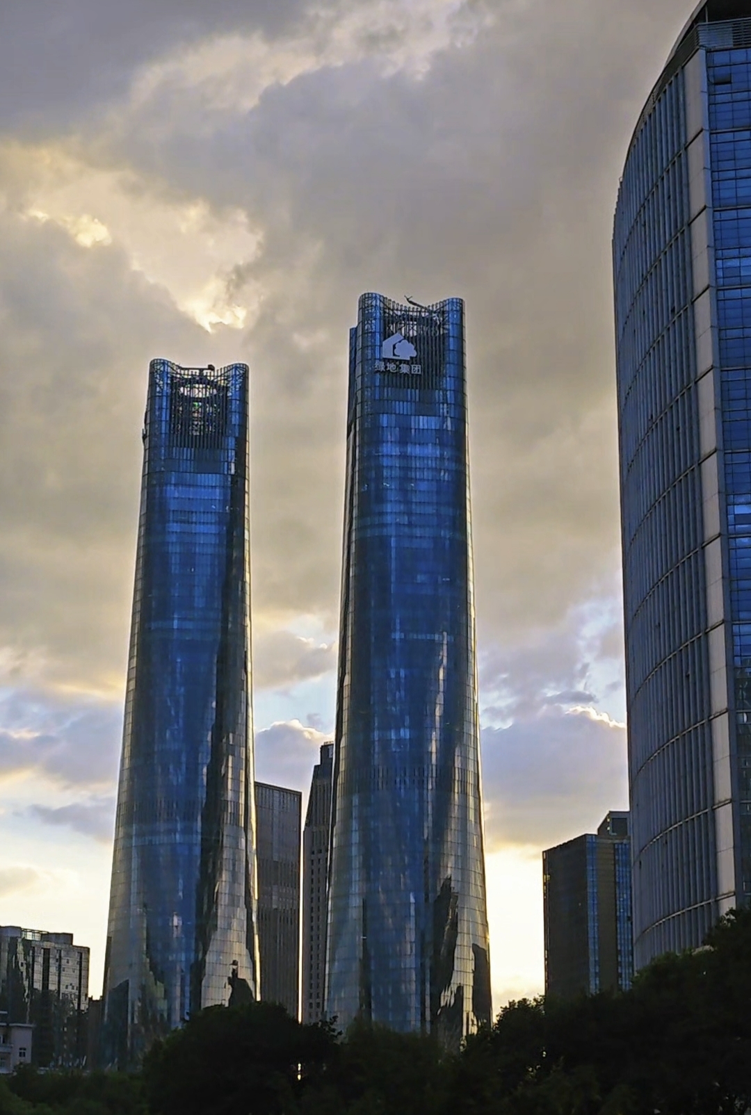 这是南昌红谷滩cbd的地标建筑,也是整个江西的最高楼