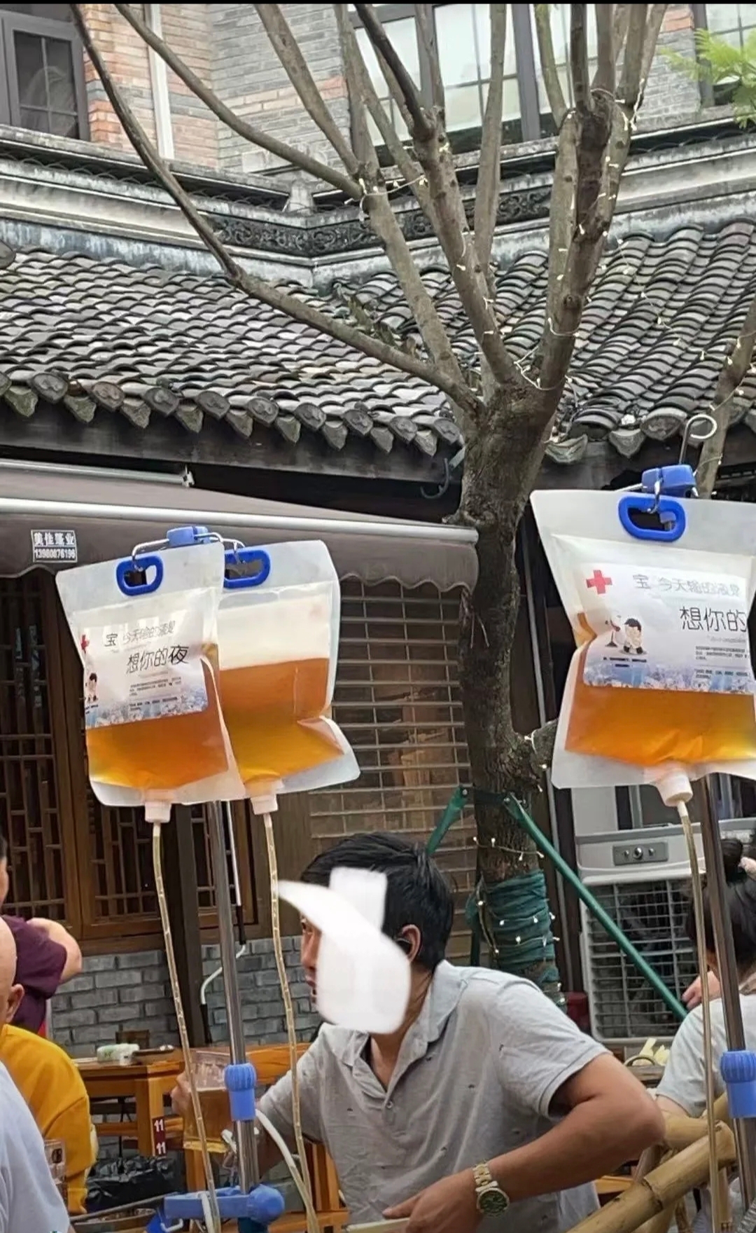 有个火锅店喊:这哪是啤酒,这分明是"想你的液"!