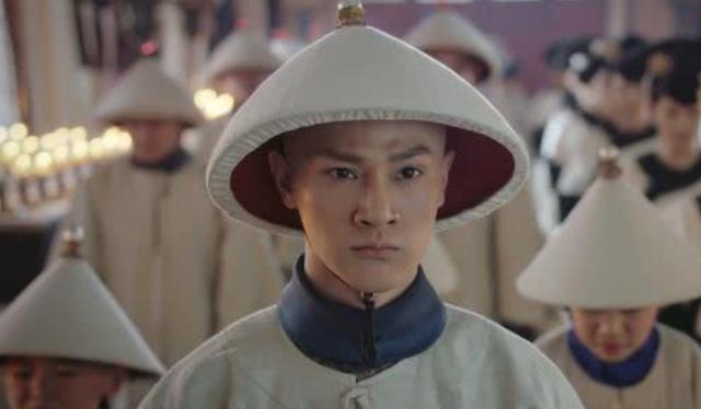 由于皇后所出的两位嫡子早夭,永璜与永璋在继承顺序上自然靠前,也因此