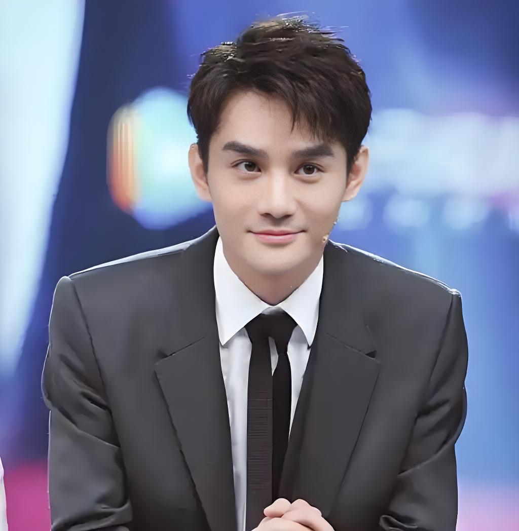 王凯,1982年出生于湖北武汉,毕业于中央戏剧学院