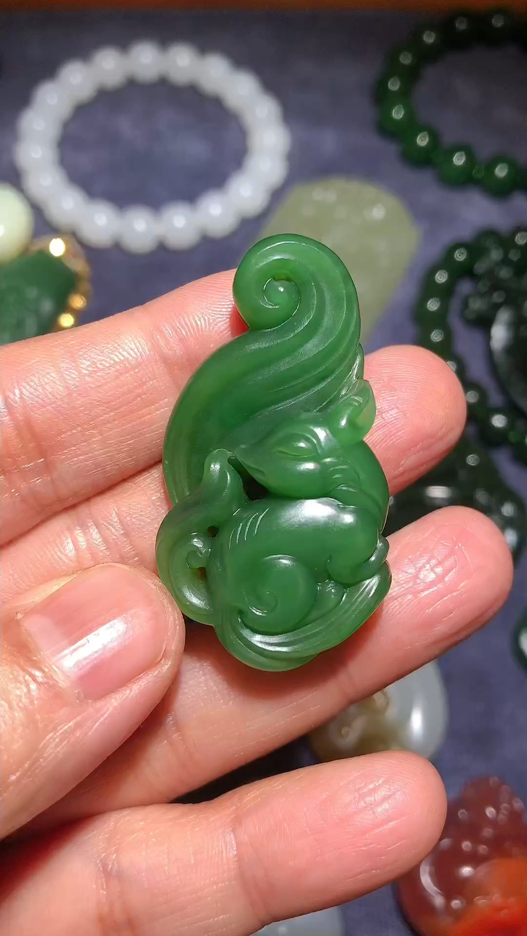 和田碧玉阳绿九尾狐