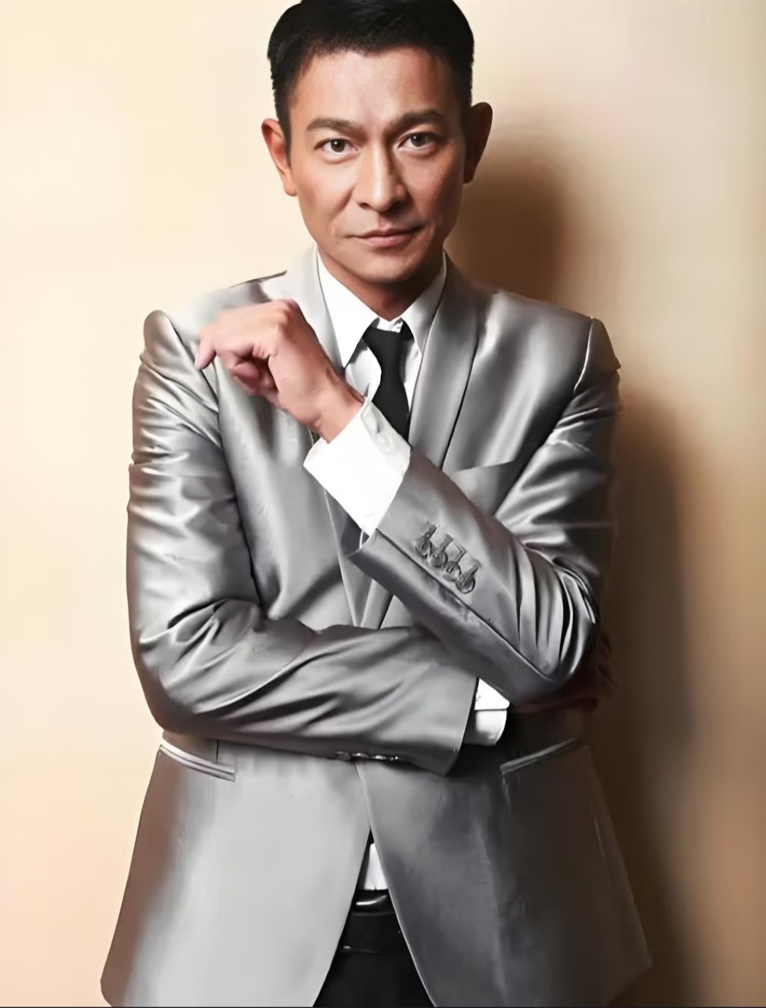 刘德华陷家庭争议:百亿身家难解亲情困局