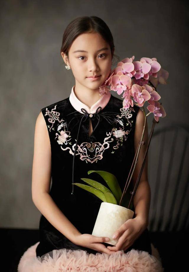 贾乃亮与李小璐的12岁女儿甜馨