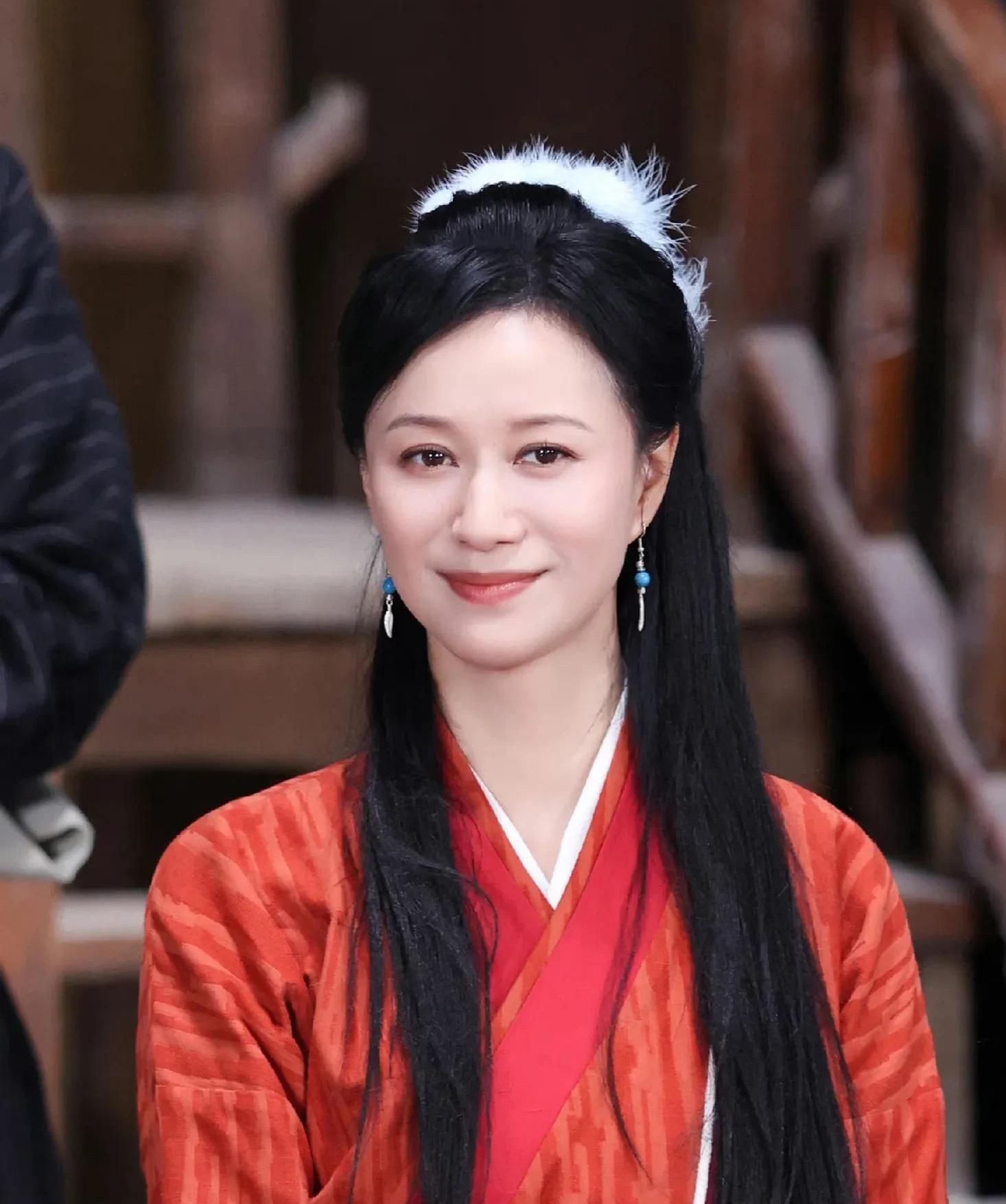 倪虹洁,1978年出生于江苏常熟,是演艺界的一颗璀璨明星