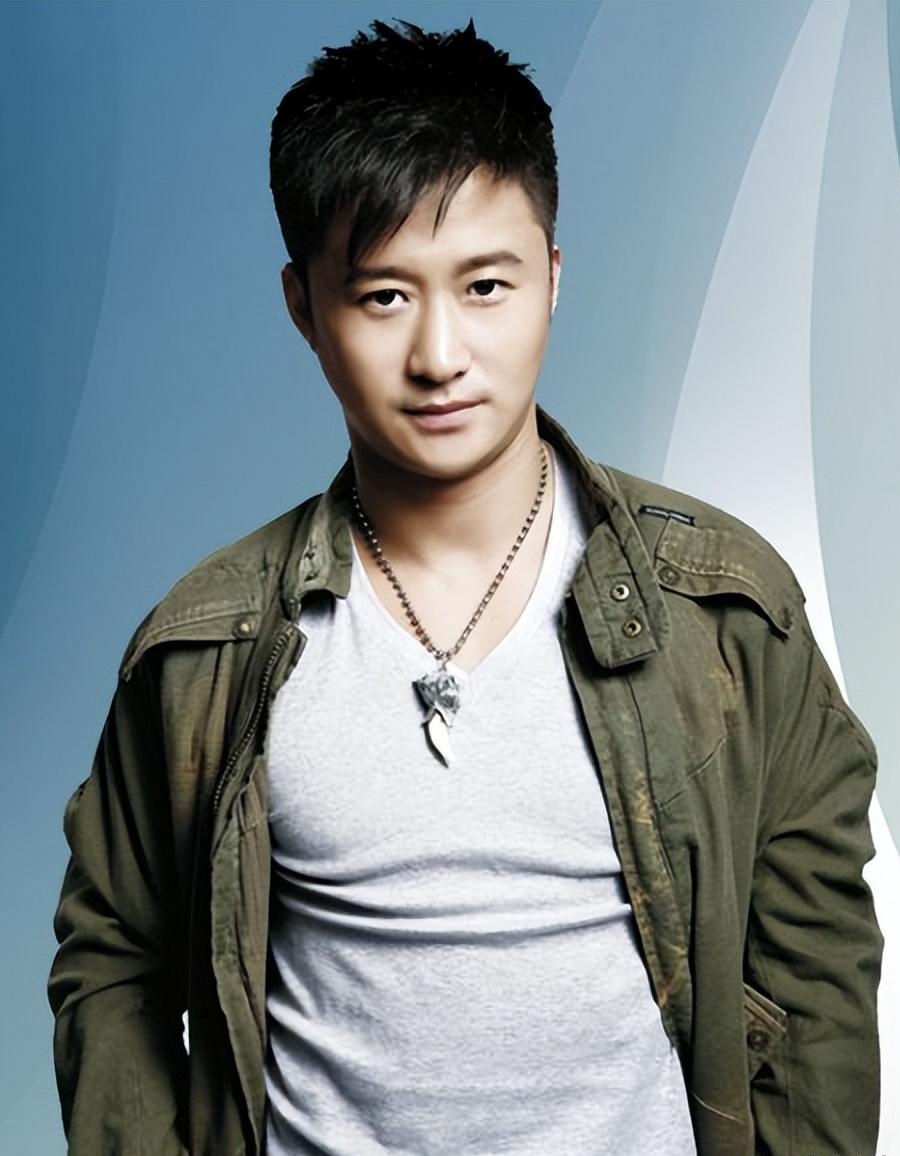 在华语影坛的星空中,吴京无疑是一颗异常耀眼的明星