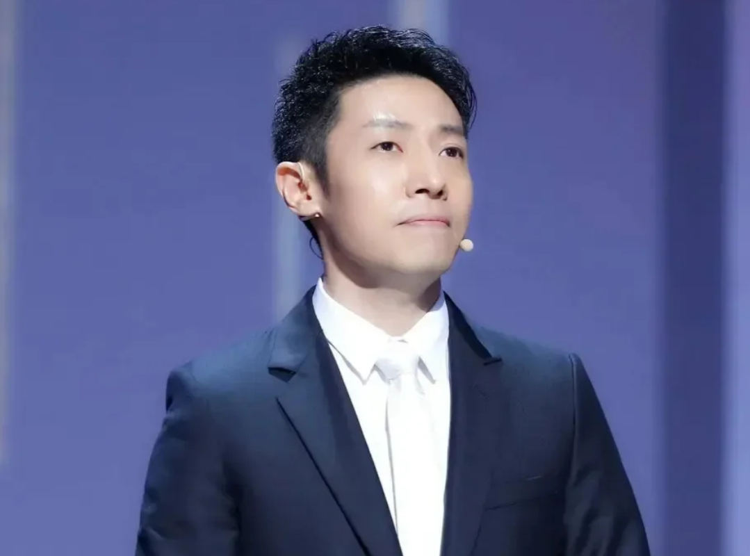 放眼整个娱乐圈,真的找不到比撒贝宁还凡尔赛的人了,他说他没参加高考