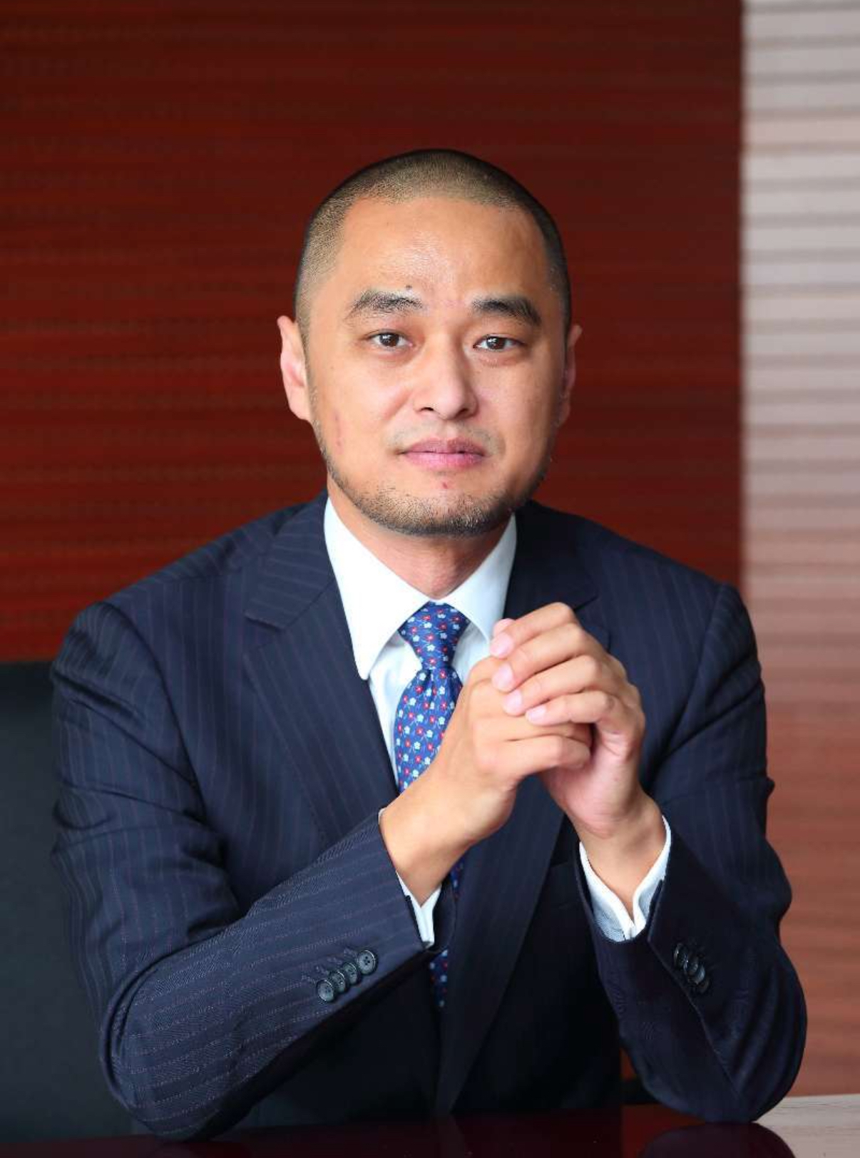 冯唐曾说领导冲你发火你就发呆放空低头冥想;有锅不背有雷别扛