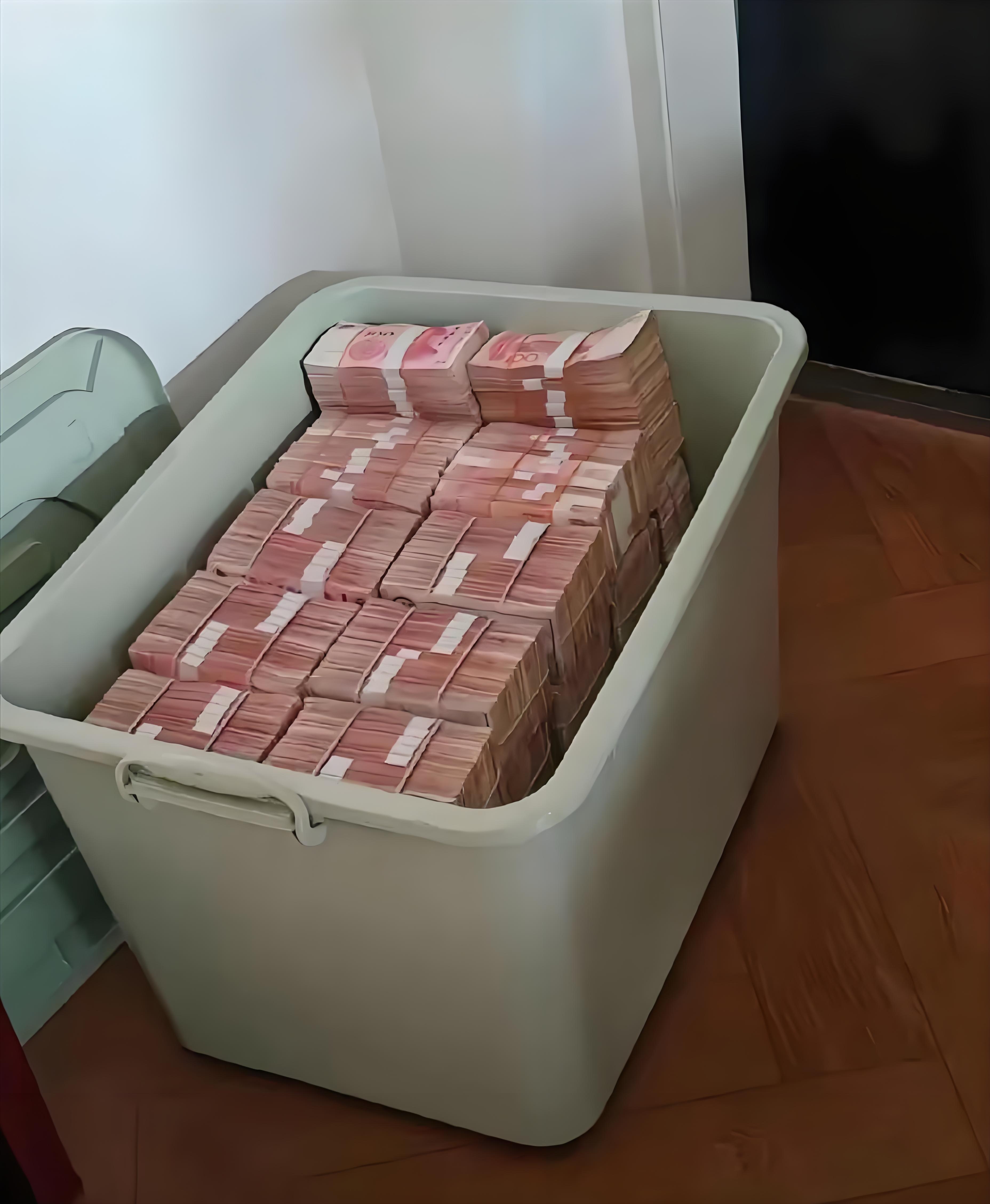 200万现金就这么点,一个小箱子都装不满,听着是不是很少,但是很多人