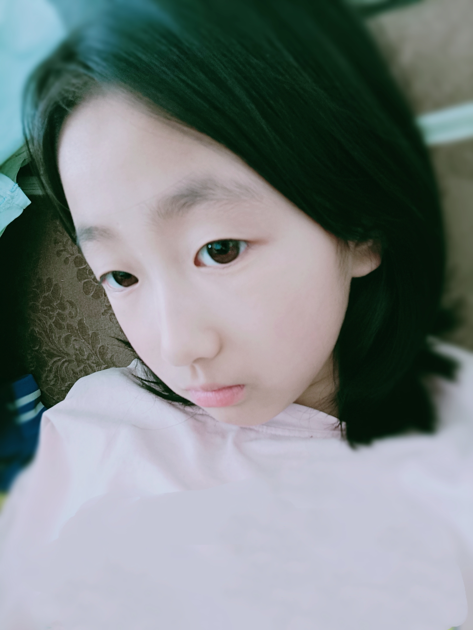 小孩在家晚上的真实照片13岁发育得怎么样生成一幅十三岁小孩的图片丶