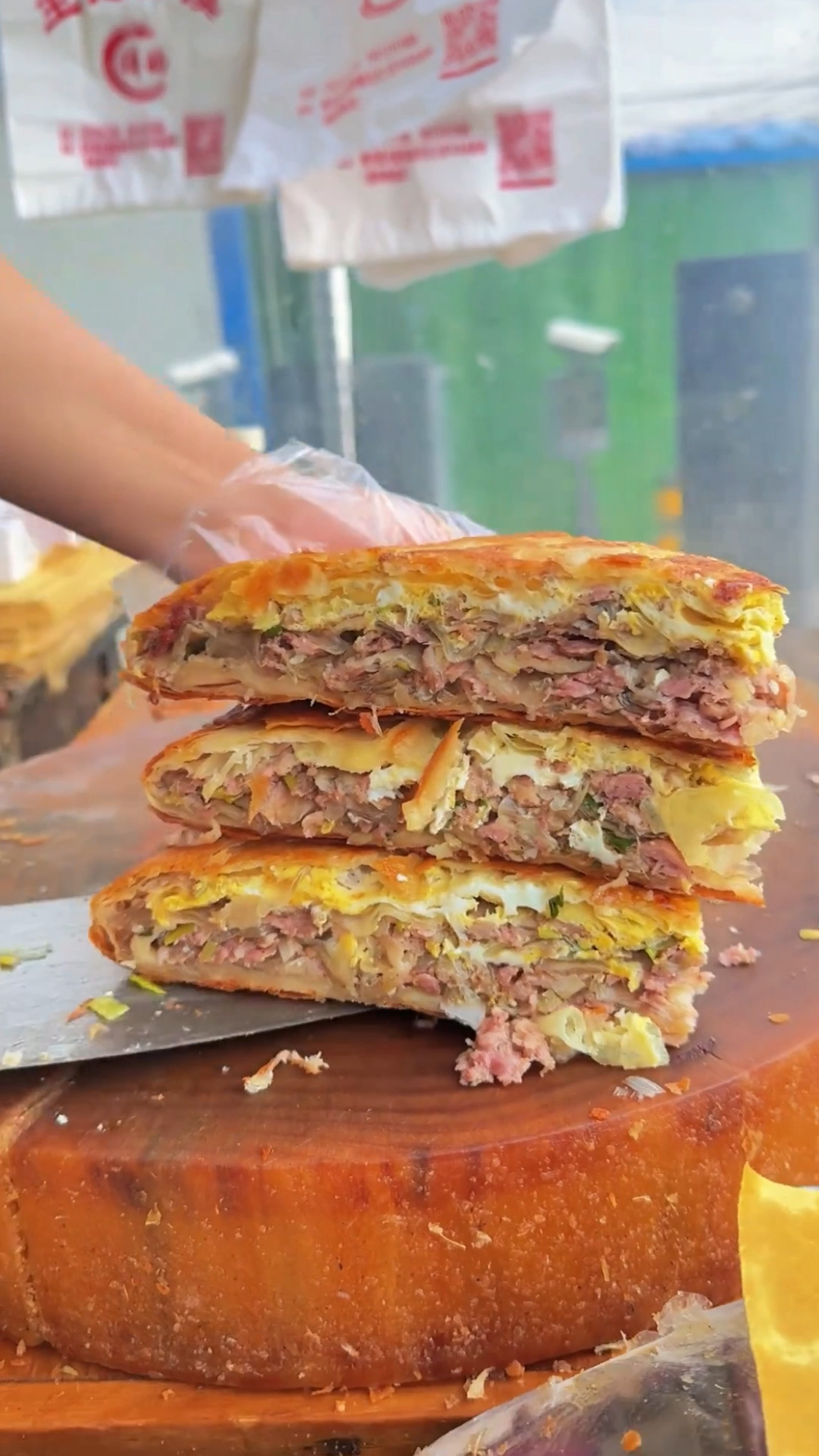 河南美食濮阳壮馍,色泽金黄,吃着外焦里嫩,香而不腻,越嚼越香