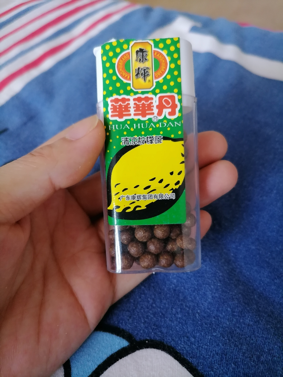 从校门口五分钱一包的"老鼠屎"华华丹,到田间地头随手采摘的龙葵,白茅