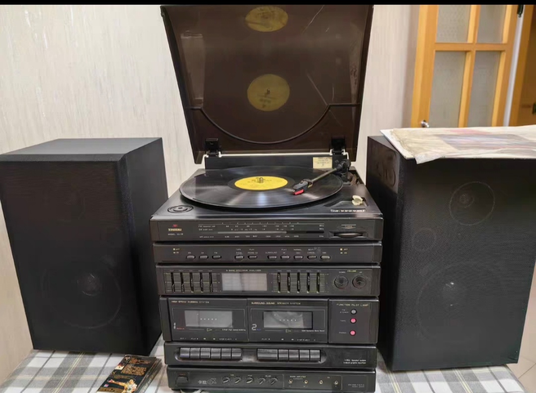 那时,星球牌收录机风靡全国,sl833 等型号更是畅销十年,成为无数家庭