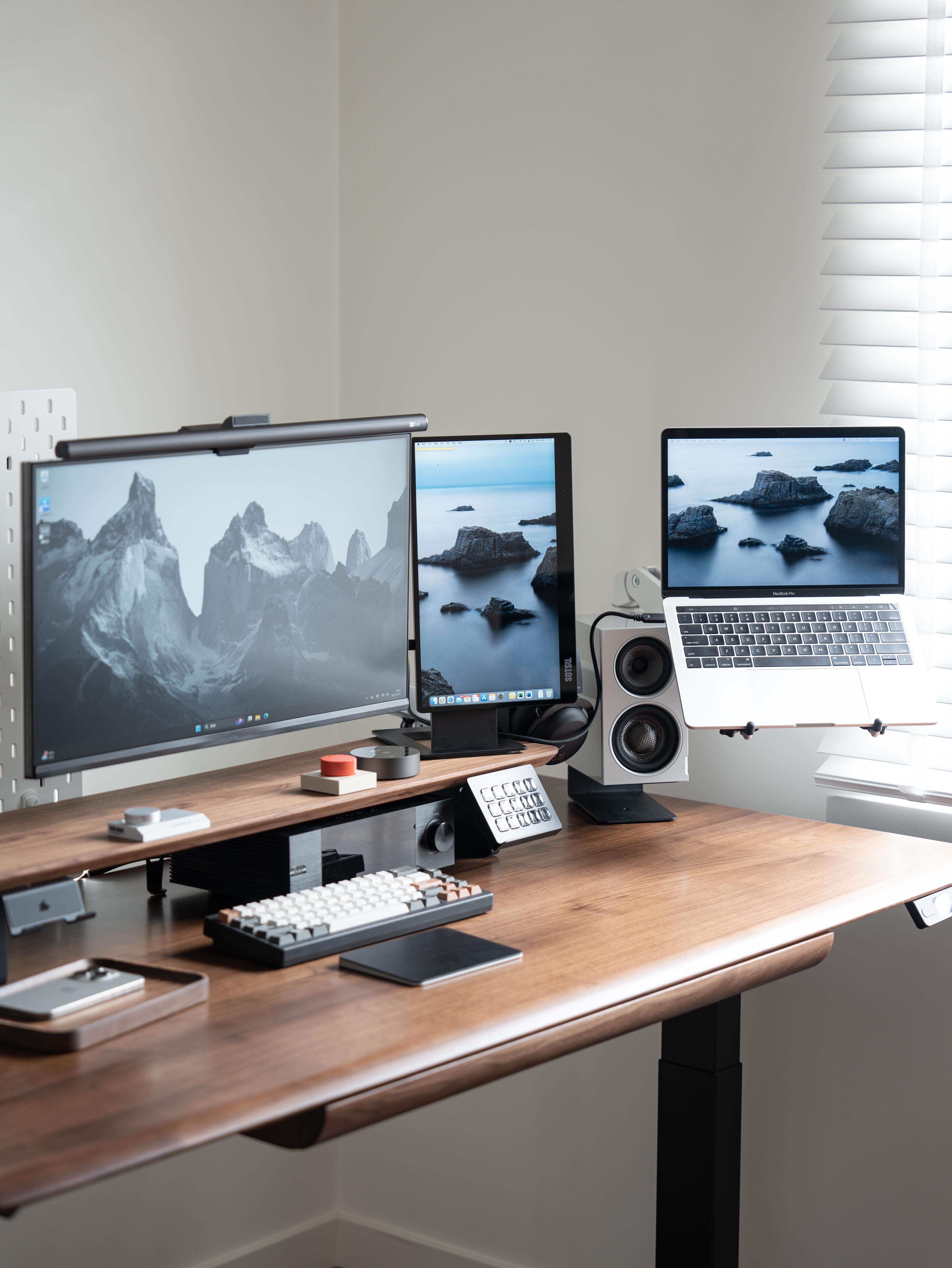 随着某大牌全面屏笔记本的火爆,大显示屏,或者是双屏随身电脑的讨论又