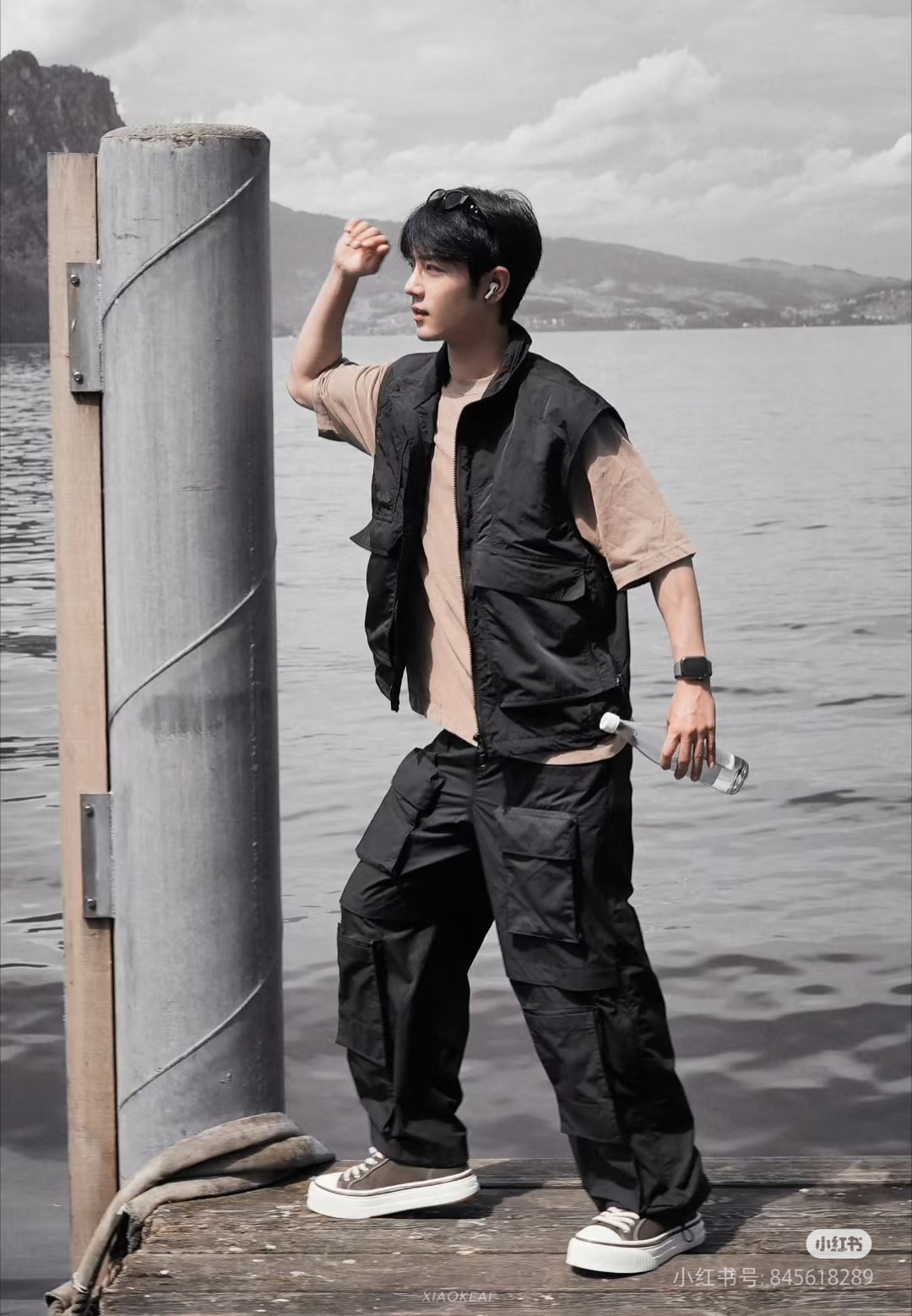 刷到了拍摄花絮,郑晓龙说肖战笑起来实在太甜啦,还让他在片场别笑呢