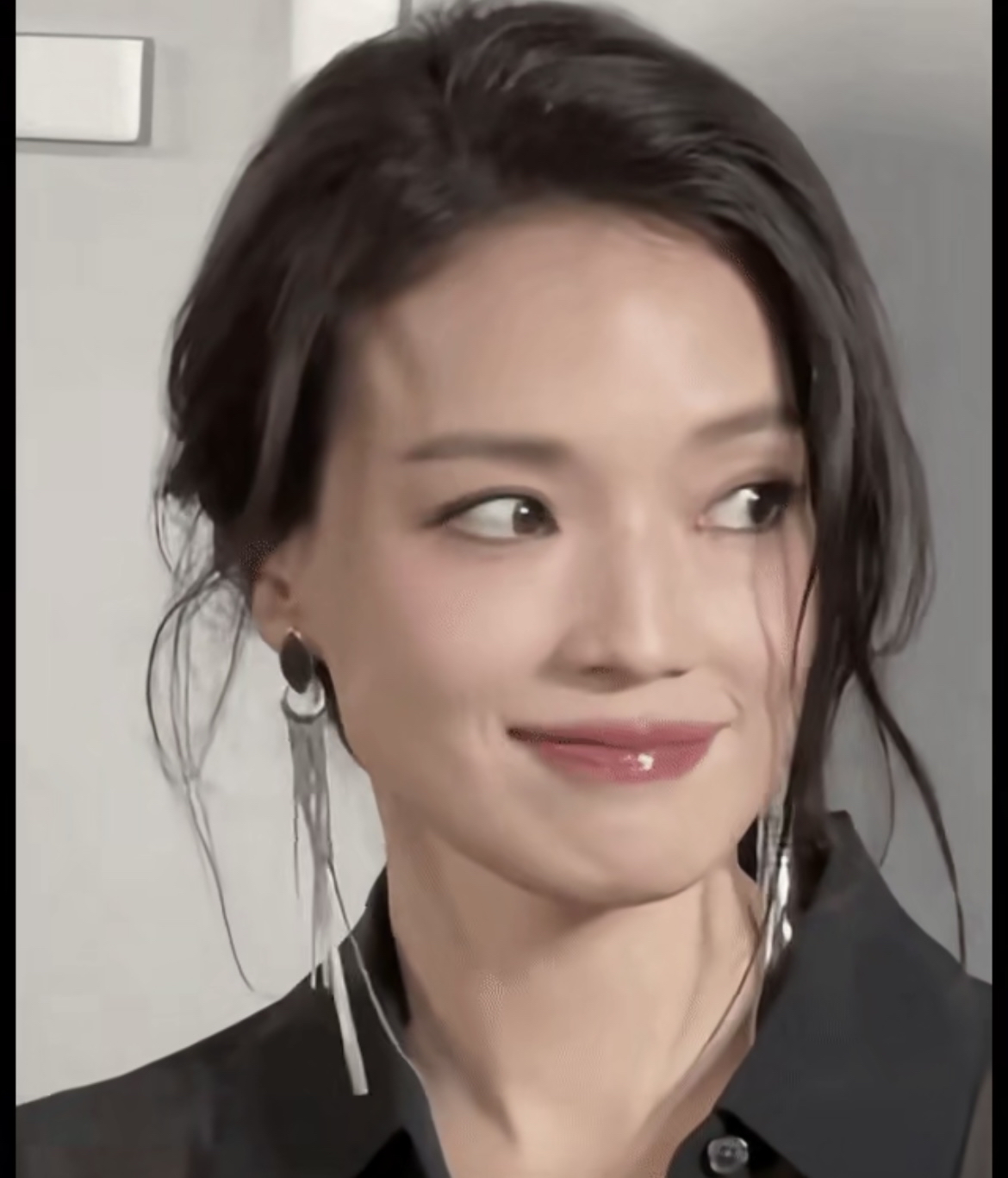 舒淇这张脸简直是互联网"流量密码",每次一露面,网友们都能吵出八百个