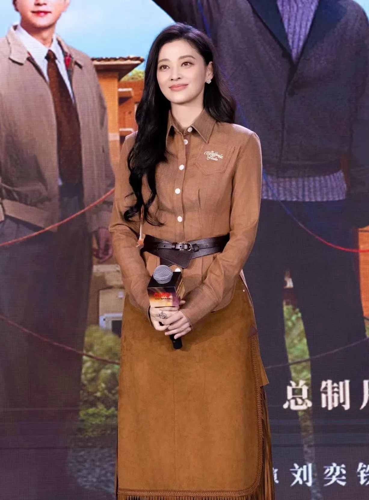 50岁的梅婷直接把美拉德风穿出了减龄穿搭教科书的既视感