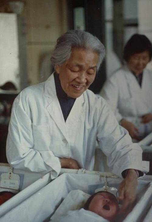 林巧稚:万婴之母的医学圣经