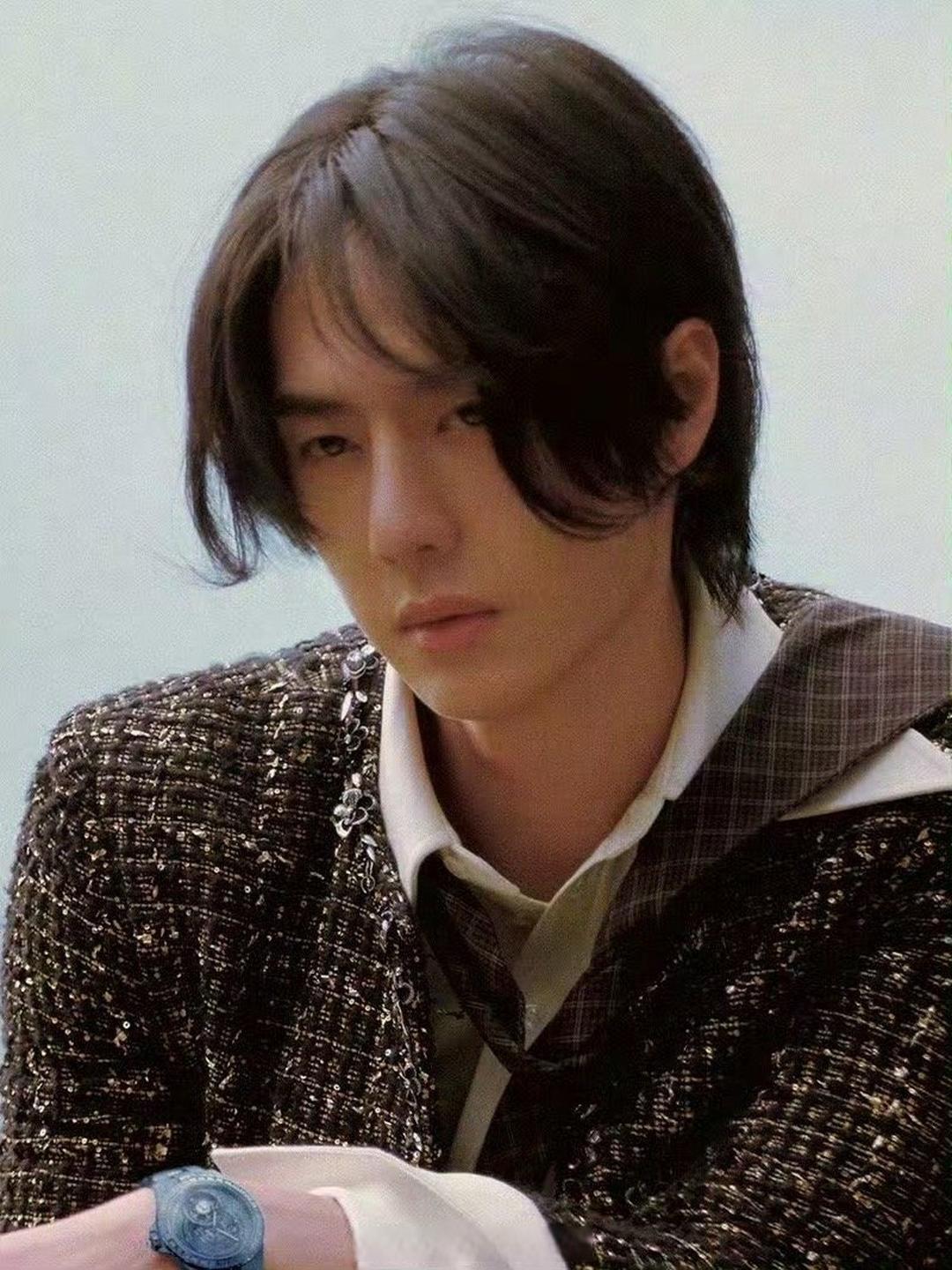 王一博昨天刚解锁单人封面vogue今天嘉实多就来了这商务也太顶了吧