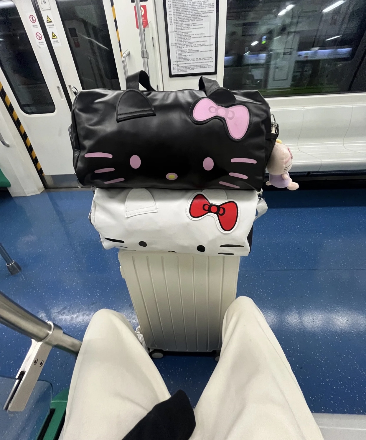 我跟你们讲哦看到几十元的hellokitty 我激动得忍不住喊啊啊啊