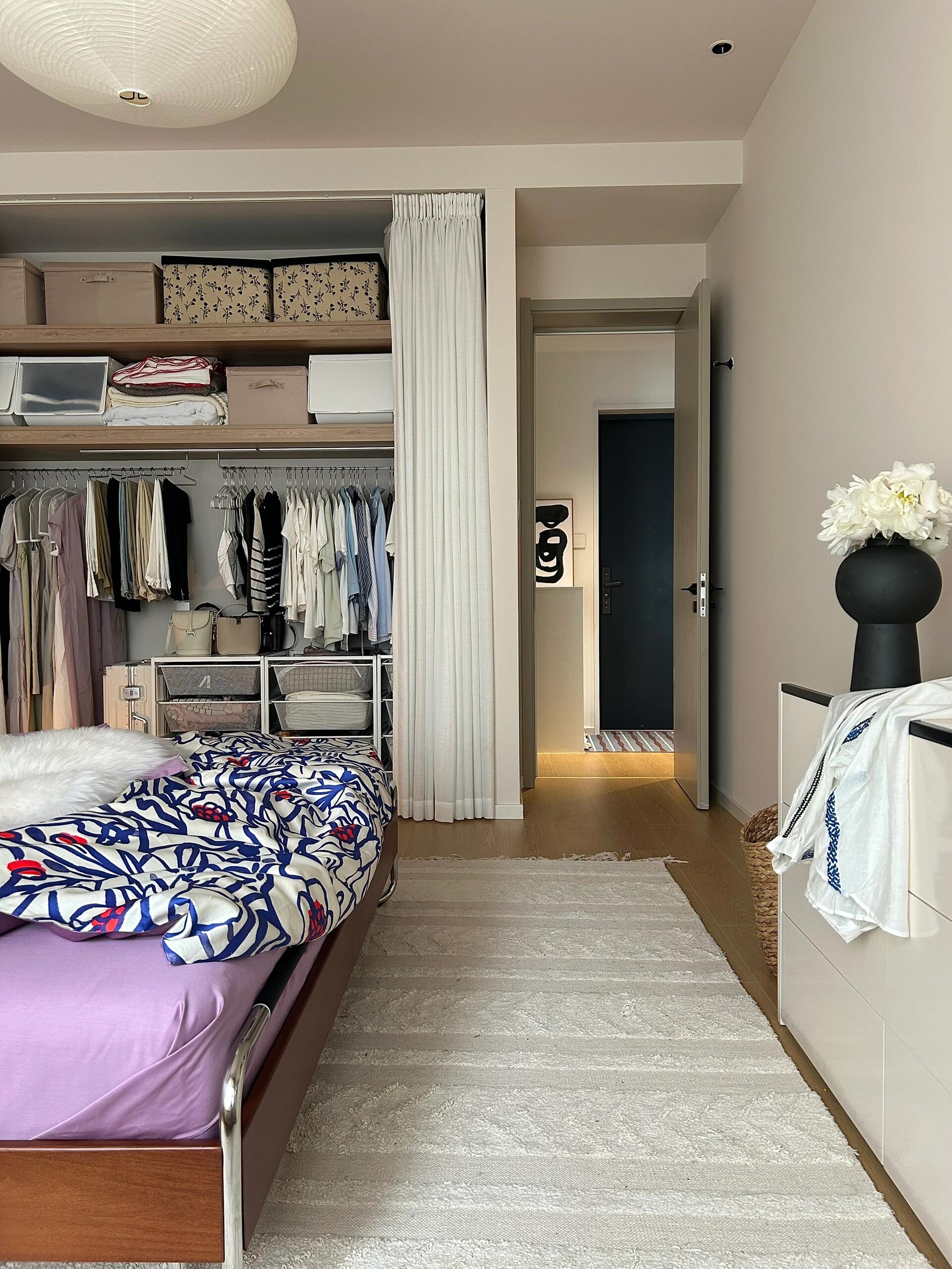 浪漫占了一半～ 没有条件也要创造条件 15m卧室也能拥有步入式衣帽间!