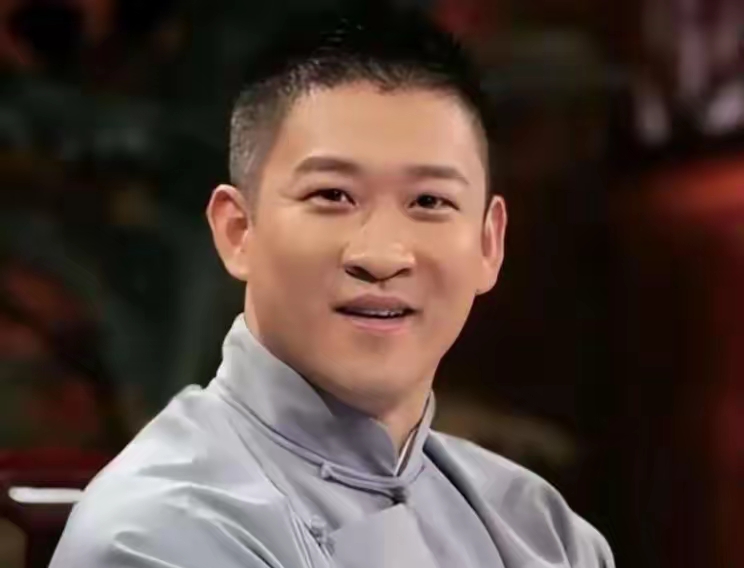 当年曹云金在德云社,孟鹤堂,烧饼这些现在的角儿,只能在台下瞅着