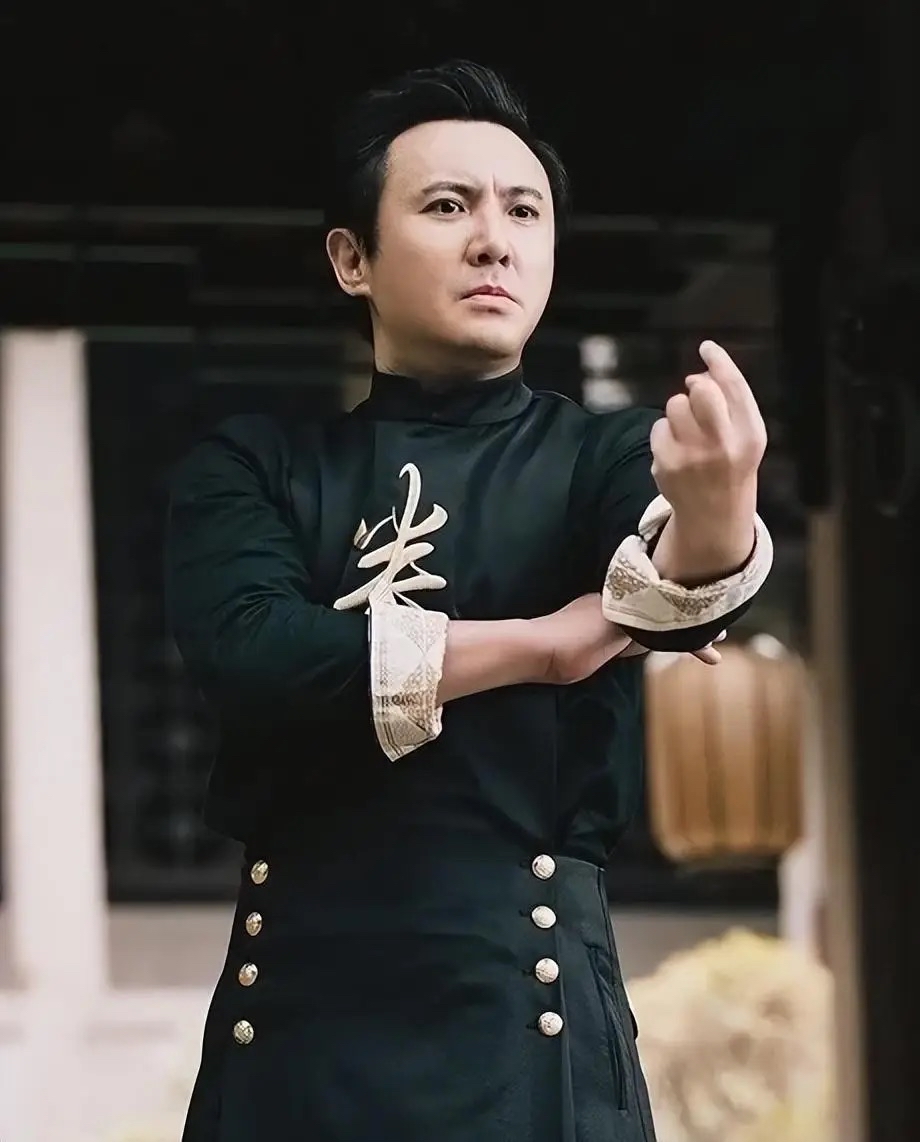 但沈腾的魅力远不止于此,他更是一位用作品和行动传递正能量的艺术家