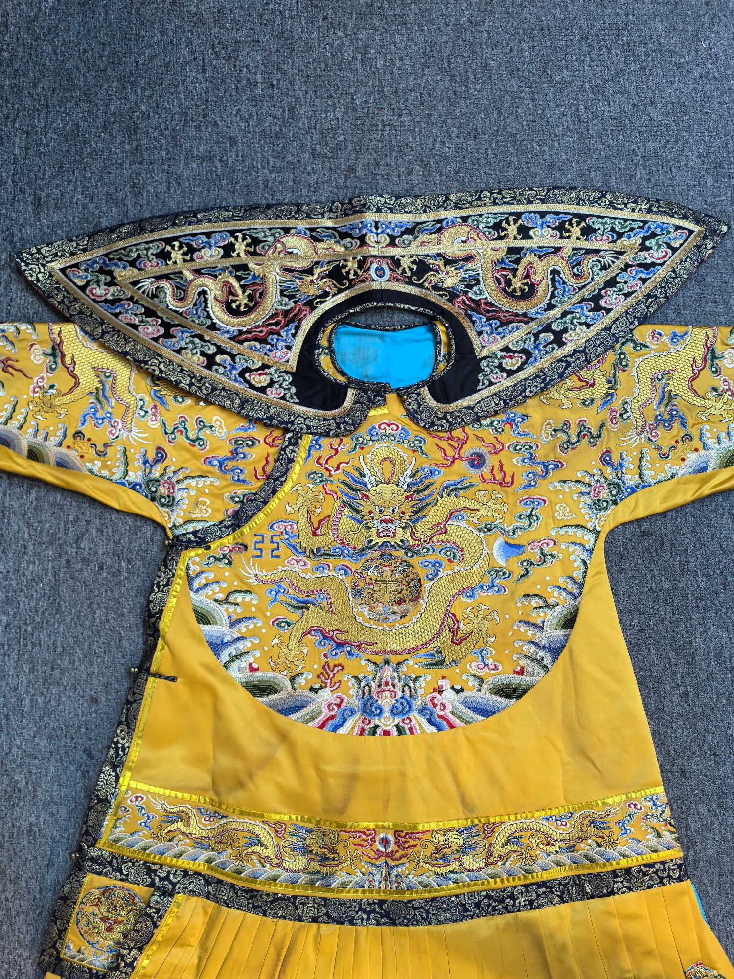 清代乾隆年间龙袍