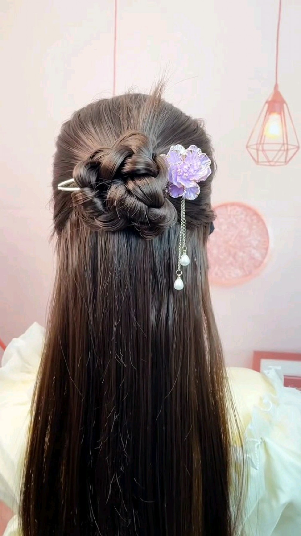 穿上美美的旗袍,再扎一个漂亮的发型,又是美美的一天