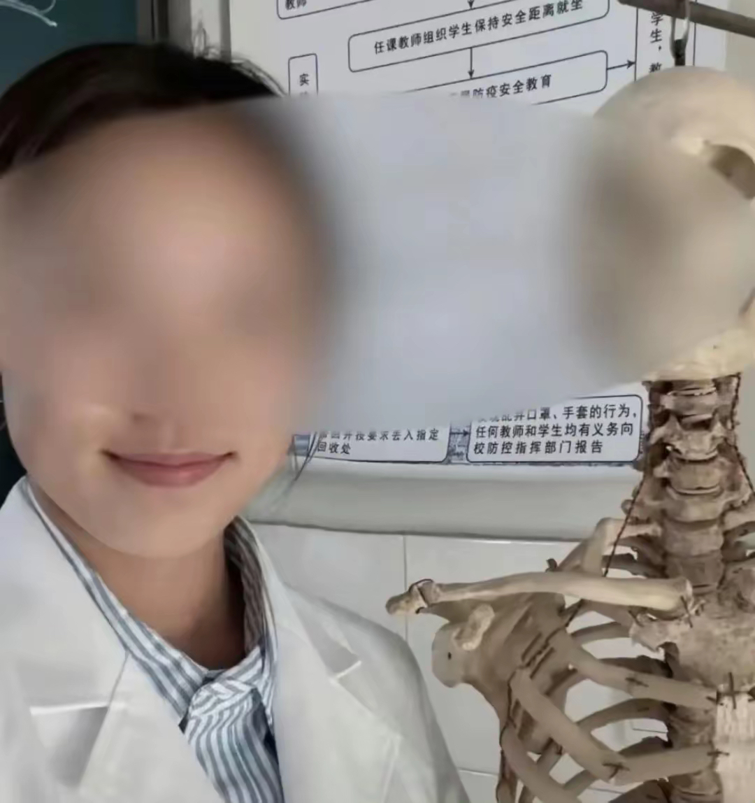 医学生把玩拍照大体老师遗骨有网友连夜修改捐献遗嘱